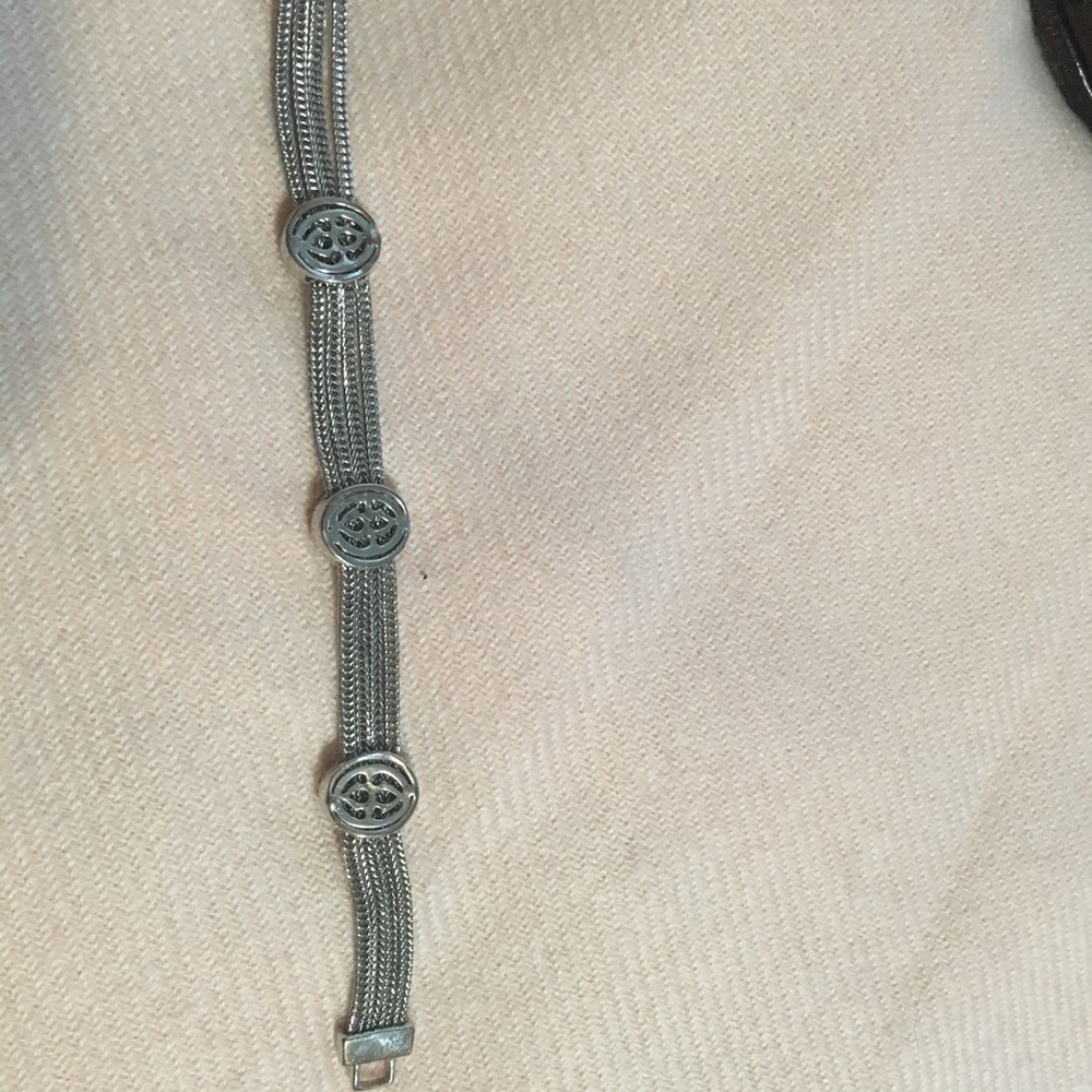 Elegant costume bracelet